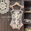 Één-stuks LDrens zwempak Suarsuit Suspender Little Girl Summer Baby Bikini dubbelzijdige LDrens Lace Swimsuit Pink Bloemen H240508