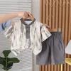 Set di abbigliamento per bambini outfit da ragazzo 2024 coreano con scollo completo top a maniche corte a maniche corte e pantaloncini boutique per bambini boutique