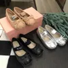 Klassiekers schoenen schoenen boog lint meisjes sneakers hoogwaardige prinses schoenmaat 26-35 inclusief schoenendoosontwerper baby platte schoenen 24 mei