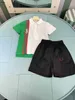 Marka Bebek Trailtsits Summer Boys polo gömlek seti 100-150 cm Çocuk Tasarımcı Giysileri Ekleme Tasarım Tişörtleri ve Şortları 24 Mayıs