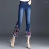 Jeans femininos Primavera Summer Mulheres Bordadas Flores Flare Moda Vintage Slim Fino Cantura Alta Azul escuro Casual Coloque as calças jeans