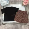 Crianças ternos de verão bebê menino gril roupas pretas conjuntos de mangas curtas Roupas de shorts brancos calças de algodão de algodão 2pcs