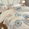 Set di biancheria da letto ricami alla moda in fiore di beige giù per il piumone copertura al 100% in cotone puro morbido letto letto letto foglio foglio foglio cover del letto a doppia dimensione j240507