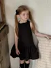Flickaklänningar 2024 Summer Korean Children's Wear Black Sleeveless Fishtail Dress for Girls Back Tie Bow