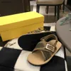 Nouveau bébé sandals en cuir denim Design d'épissage pour enfants Chaussures du prix Taille du prix 26-35, y compris Box Anti Slip Sole Summer Girls Slippers 24may