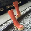 Stiefel modische schwarange orange glatte Kuh Leder Knie Punk Style High Platform Super Chunky Heel Frau Rockbühne