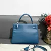 Top Ladies Designerin Kiaelliy Bag New 28 Duck Blue Leder Silber Schnalle T-Cut Handheld-Tasche