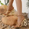 Hausschuhe Fashion Chic Metal Strange Dreieck dicke heelierte sexy Street Woman Square Zehen Party Schuhe funkelnde Sandalen für Frauen