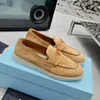 Designer loafers män skor platt mules läder loafer kvinnor casual skor triangel paljett sandaler klassisk spänne rund tår skjutreglage sommarstrand tofflor