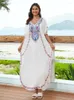 White Bohemian broderade kvinnors kaftan avslappnad strandklänning baddräkt täcker ganska andas husrock Q1613