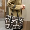 Sac à bandouliers Sac fourre-tout à grande capacité des femmes 2024 Fashion Casual Pu Texture Zebra Modèle Girafe