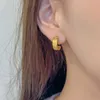 Boucles d'oreilles de design minimalistes belles boucles d'oreilles avec un nouveau luxe et un rouge polyvalent facile avec une boucle d'oreille originale de chariot