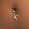 Navelringe Neue Rave A-Z Anfangsbuchstaben Bauchnabel Nagel Bar Langhantel Drop Dangle Navel Ringe Piercing Frauen Männer Körper Schmuck sexy für Frauen D240509