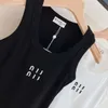 Tabbure de mode Femmes Logo de broderie Tops Femmes Été Short Slim nombril exposée tenue élastique Sports Tanks tricotés