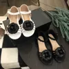 Fashion Baby Sandales 3D Leather Decoration Floral Chaussures pour enfants