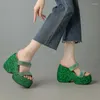 Sandaler kvinnors korniga paljett kilslip på strass strappy sommarskor 2024 bling comfy flatform klackar snygga tofflor