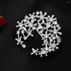 Brosches koreansk silverfärg söt snöflinga brosch kvinnlig kristall strass korsning lapel stift skjorta klänning smycken kläder tillbehör