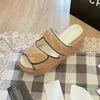 Projektowne kapcie Slajdy Klasyczne marki Buty marki Mokasyny luksusowe sandały platformowe dla dziewcząt płaskie suwaki modne kapcie na zewnątrz