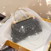 Damer kväll väska kvinnors singel axel crossbody väska fashionabla diamant inlagd liten fyrkantig middagsskal kedjan nätverk är populärt