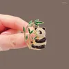 Spille 2024 Cute Animal Panda Metal Shinestones Spettaio Bamboo Pins Elegante Pins Batterie per maglione Accessori per gioielli Regali