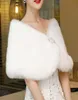 Craquins Élégants femmes Vestes de mariage Vestes blanches Black Faux Fur Accessoire Bridal Châle Cap Cap Evening de soirée Mabinement de fête Cloakscarve6705562