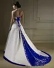 Robe de mariée en satin blanc et bleu royal