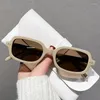 Zonnebril Small frame Fashion Vintage Square Women for Men 2024 Designer Sun Glasses Punk Rivet Shades