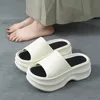 Slippers épais EVA 2024 Nouveau été pour femmes d'été Portez des sandales de plate-forme domestique de mode.