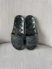 Kvinnors designer tofflor transparent pvc gelé sandaler kvinnor brev tryckt lyx sommar tofflor glider silikon dam flip flops platt sko sneakers storlek 35-42