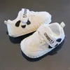 Sneakers Baby Soft Semed Walking Chaussures Anti Slip et mignon bébé 0-1 ans couture nouveau-née enveloppée H240509