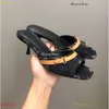 2024 Sandales Designer Slippers pour les talons hauts luxueux de luxe des femmes Sous-semelles épaisses Sexy Vintage Pool célèbre Chaussures de robe Donkey Famous Brand Trainers