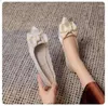 Casual Shoes 2024 Quellbogenspitze Zeh flache Frauen Hochzeit Mikrofaser Big Bowknot Solid Color plus kleiner Größe 33 34 43 44