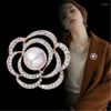 Brosches Pearl Flower Elegant Crystal Brosch Pins Gifts Tröja Corsage For Women Scarf Dress Weddings Party Jewelry Accessories