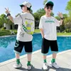 Ensembles de vêtements Summer Boys Coton Alphabet Cartoon T-shirt Tops + Patchwork Plaid Shorts Pant Set School Kids Kid