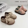 Scarpe da ginnastica per bambini 2024 primavera di moda casual edizione coreana edizione coreana semplice e grande scuola H240510