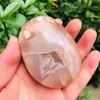 Dekorativa figurer 1 st 35G-260G Natural Polished Crystal Cherry Blossom Flower Agate Palm Stone For Healing Gifts