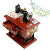 Juwelierboxen 1PC Mini Nähmaschinenstil Musiktbox Hand Kurbel Vintage Music Boxes Schmuckschatulle Weihnachten Neujahr Geburtstagsgeschenke