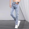 Dżinsy męskie 2023 Wiosna/lato nowy elastyczny kolor stały dla męskich swobody i wygodne legginsy wysokiej jakości 28-36 Q240509