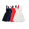 Red Hot sexy weiße Mini-Hosenträger Kleid für Frauen mit niedriger geschnittener schlanker Taille Spitze süßes altersreduzierendes Date Kleid FZ2405101