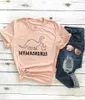 T-shirt féminin Mamasaurus Lettre drôle T-shirt T-shirt Dinosaures graphique t Élégant recadrage dinosaures vêtements rétro femme courte slve top t y240509