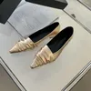 Lässige Schuhe Mode weibliche Slebringe spitzer Zehen flacher Slip auf niedrig heeled schwarz rot silbergold party kleider Frau mules Größe 35-39