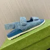 Designerskor kvinnor glider sandaler strand platt tofflor denim ljus tjock botten blå skript broderad sommar höst mulor utomhus vattentät lyxstorlek 35-42