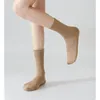 女性の靴下3ペア/ロットストリークなしスーパーソフト女性のミッドチューブスリップスリップスポーツツイストフラワーデザイン通気性