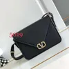 Vo Bag Lock Purse Strap Valenteino 핸드백 어깨 새로운 디자이너 이벤트 핸드백 vslings 2024 Crossbody Satchels 여성 가방 스터드 V- 엔벨로프 KBHC