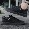 2024 Spring och Autumn New Bortable Board Shoes Trendy Sports and Casual Leather Shoes Black Texture Student Versatile Trendy Shoes Gai