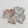 Ensembles de vêtements 2024 Summer Kids Japonais Coréen Stripe Bloqué bloqué vintage Sans manches en t-shirts en t-shirt Signit pour la maison une tenue de plein air