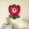 壁の時計かわいいクォーツ時計漫画針針装飾ライフベッドルームシンプルな花クリエイティブな文学デザインrenoj de q240509