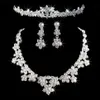 STOCK 2022 Fashion Flowers Crystals Jewerly Three Pieces Tiaras Crowns Earrings Necklace Rhinestone Wedding Bridal Sets Jewelry Set 204B