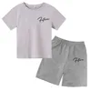 Kledingsets eenvoudige printen Childrens Summer Fashion Casual T-Shirt Set 2024 Nieuw letterpatroon O-Neck T-shirt shorts 2-delige SETL2405