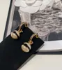 Luksusowa jakość uroku Kolczyka z koralikami z natury w 18 -karatowym złotym platformie mają pudełko na znaczki otwartą briewkę Punk Pierścień Designer biżuterii PS3642B